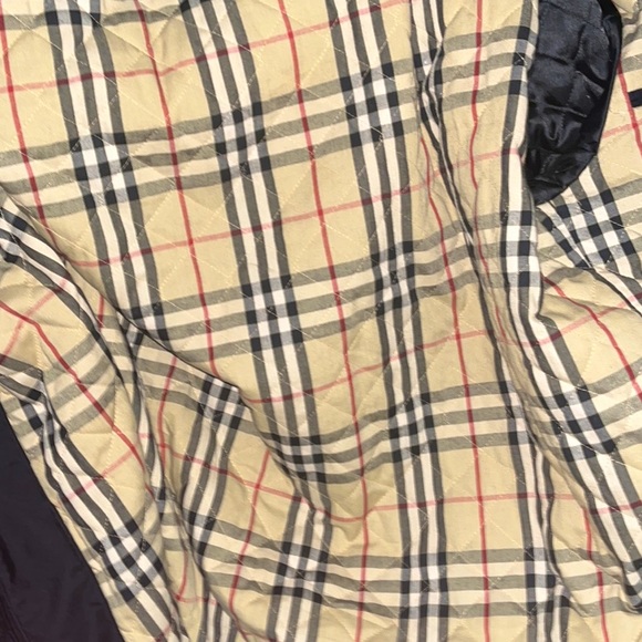 It’s a small but large for normal sized ppl, cause Burberry for bigger ppl, - Picture 2 of 8